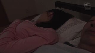 HMN-510 [中文字幕] 佐野ゆま - 想和搞不倫的人妻重頭再來一次… 從睡著的妻子背後塞進插入媚藥肉棒！讓她沉淪超超慢速抽插中出抽搐SEX數次渴求直到早上