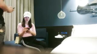 【利哥探花】22岁小少妇，深夜来相会，C罩杯，床边啪啪，乳浪翻滚浪叫震天，精彩劲爆