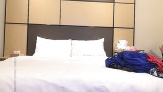 【小宝寻花】高价网约极品外围小姐姐，娇小玲珑美乳温柔，花样啪啪妹子直求饶，激情四射不可错过