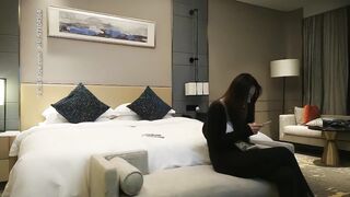 【文轩探花】约了个黑衣长发美女，完美胸型，卖力口交