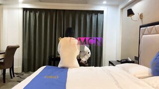 【糖心探花】橙子哥_98年小嫩妹被操坏了_超紧嫩穴一碰就出水_操完捂着逼直接跪在地上