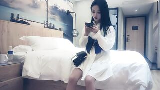 【赵总寻花】腰上有纹身的极品高颜值校花，性经验很少被操的使劲揪床单表情痛苦