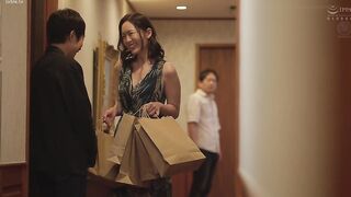 JUQ-726 [中文字幕] 渡假村泳池NTR 专属好女人×大人的比基尼…违背道德感和开放感交错的NTR剧场 沖宫那美