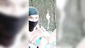 开档黑丝少妇露脸跟小哥激情户外【上篇】小树林里偷情啪啪，奶罩挂在树上口交大鸡巴， 多体位爆草抽插无套好刺激