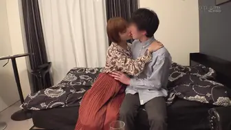 STARS-835 樱井真奈拜访了一位不习惯与女性接触的处男的家，并温​​柔地引导他进行了一次性感的邂逅！ #紗倉まな #纱仓真菜