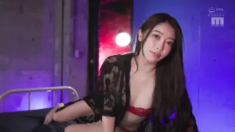 MIKR-018 她拥有优雅的脸庞和嘴唇，舔舐着整个物件，口水顺着脸颊滴落。这是一场绝对的镜头聚焦式口交，高潮迭起，射精10次 #森日向子