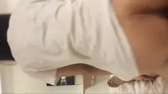 反差婊边吃姐边打电话勾引男人