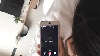 女大学生援交，被操的时候主动交代以前有没有被颜射过，期间男朋友还打来电话。