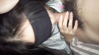 放暑假爸爸不在家和高二小女友在家里偷偷来一炮