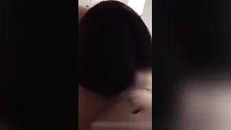 大屌对准美乳少妇的骚洞 干到娇喘呻吟 少妇的乳房随着节奏晃动享受着作为荡妇的快感