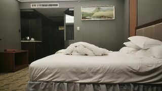 【小马探花】足浴店重金忽悠，26岁良家小姐姐，大胸诱人，聊天熟络，舌吻交合