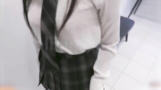 关于我没钱交房租所以让房东猛操这件事 loliiiiipop99 下面有根棒棒糖 OnlyFans