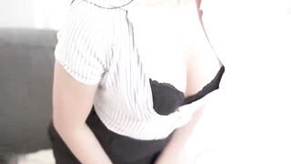 刚入职的女同事让我帮她拍自慰视频  loliiiiipop99 下面有根棒棒糖 OnlyFans