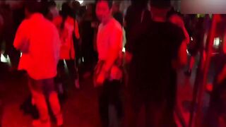 大长腿高颜值美少妇瑶瑶和老外大屌男友吃饱回房间换上情趣内衣大干一场