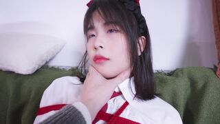 162【丝米】《珊瑚的紧缚日记Ⅱ》jk装黑丝珊瑚双腿分开束缚，挠痒和棒棒的抚慰已经让她内裤湿润，长时间的吊缚让她无力而又更加敏感