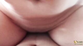 熟女美眉 在家吃鸡啪啪 有点害羞 大奶子粉鲍鱼 被无套输出 内射