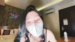 白虎肥鲍表姐穿上情趣黑丝帮我发泄性欲 我却忍不住操了她