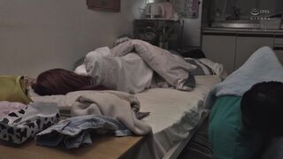 ROYD-132 [中文字幕] 斎藤あみり - 被每天來過夜的有男友的女生朋友不自覺誘惑，拿不出勇氣變得好痛苦的我